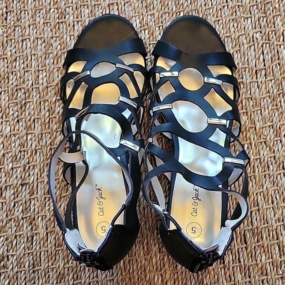 Women's CAT & JACK black & gold wedge sandals. Size is 5.